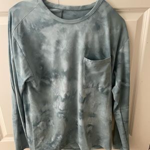 Lululemon mens long sleeve shirt in medium. Very lightly used